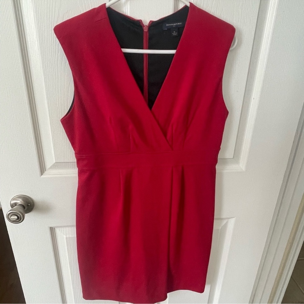 Red Banana Republic VNeck Sheath Dress